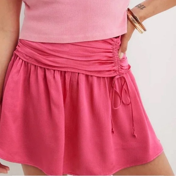 aerie Dresses & Skirts - NWT‎ Aerie uptown hot pink mini flowy skirt size small